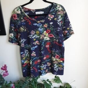 Agnes B. Navy Floral V-Neck Short Sleeve Tee